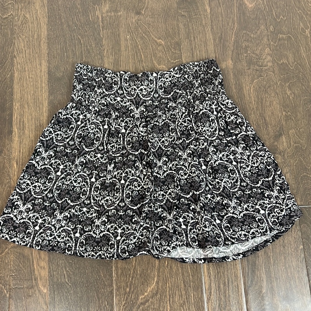 Xhiliration Black and White Skirt Medium